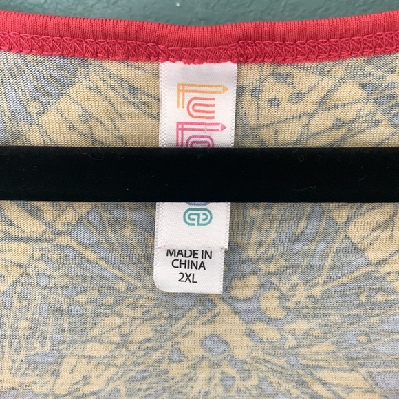 5/$25 LuLaRoe Top EUC - Picture 2 of 3